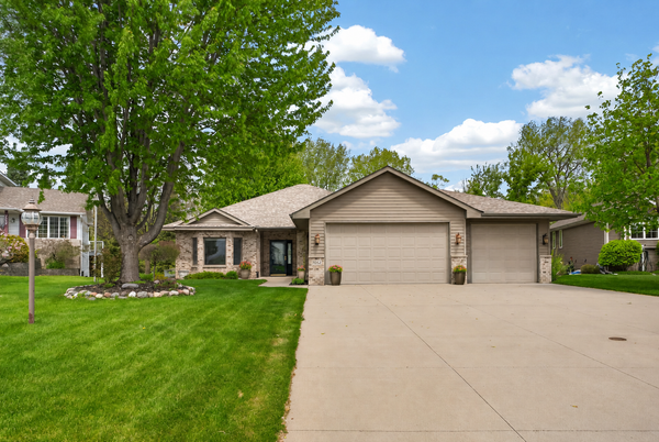 7052 Eagle Trail, Centerville, MN 55038