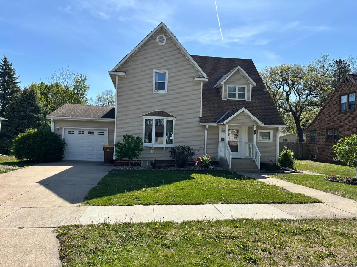 109 S Grant Street, Lake Mills, IA 50450 - #1