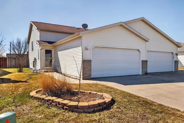 4272 39 1/2 Avenue S, Fargo, ND 58104