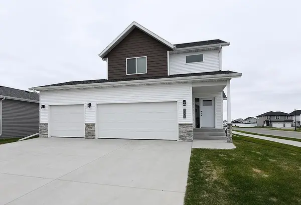 7301 26th Street S, Fargo, ND 58104