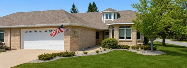5690 Dunlap Avenue N, Shoreview, MN 55126