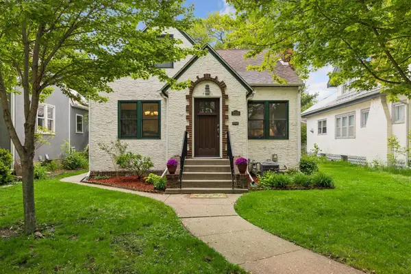 1516 Asbury Street, Saint Paul, MN 55108