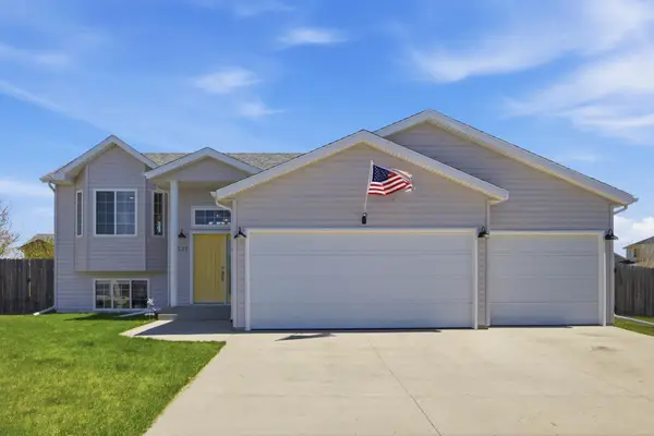 4537 Newport Lane, West Fargo, ND 58078
