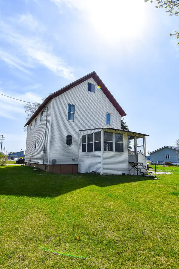 117 Red Lake Avenue N, Saint Hilaire, MN 56754