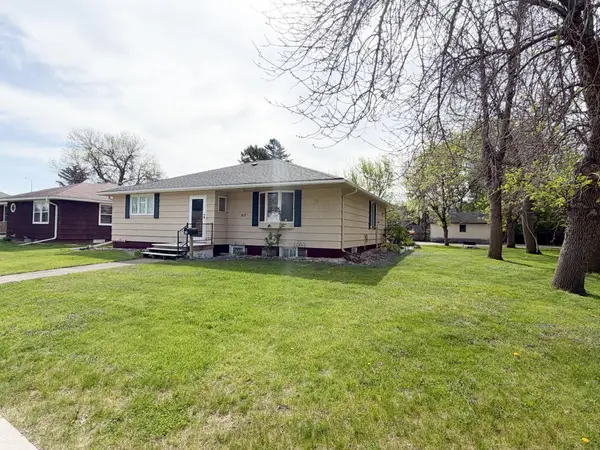 810 8th Avenue, Worthington, MN 56187