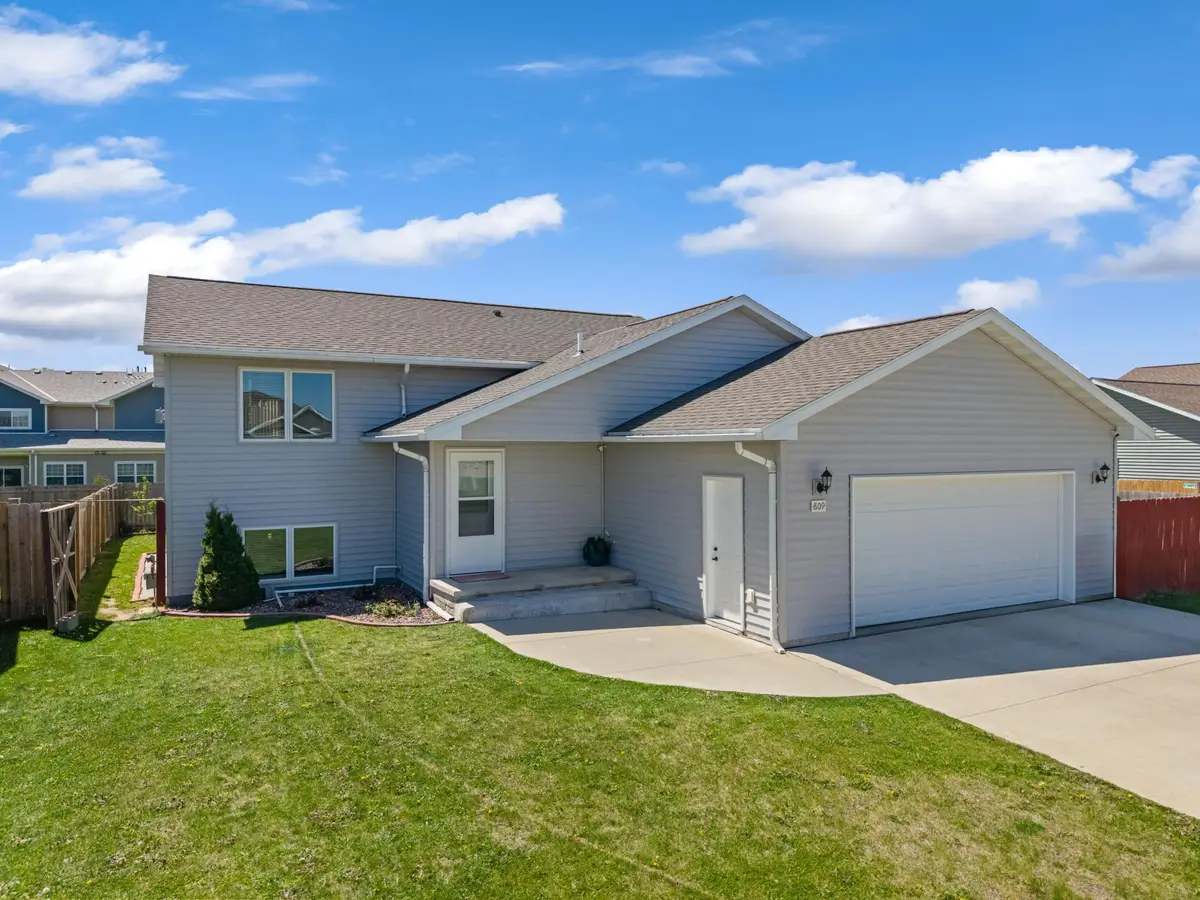 809 24th Avenue Nw, Austin, MN 55912 - #1