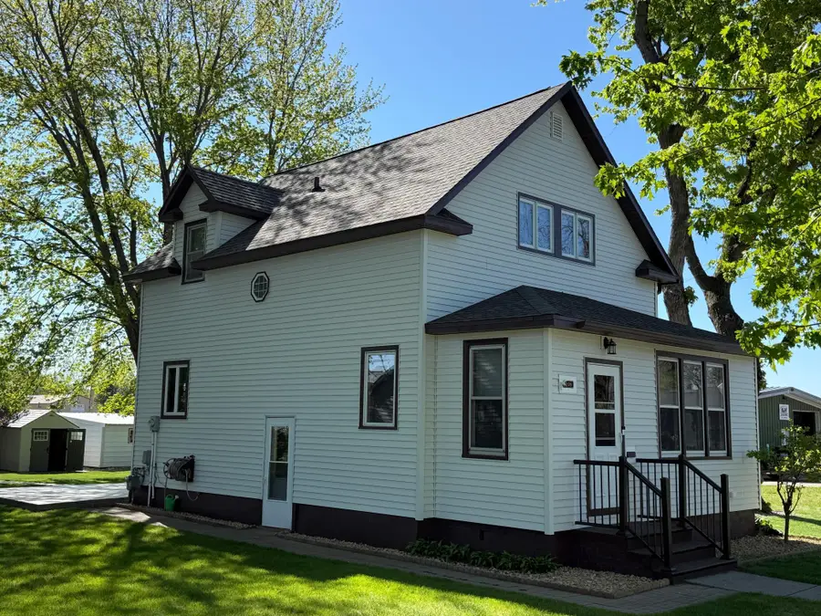209 S Spring Avenue, Springfield, MN 56087 - #2