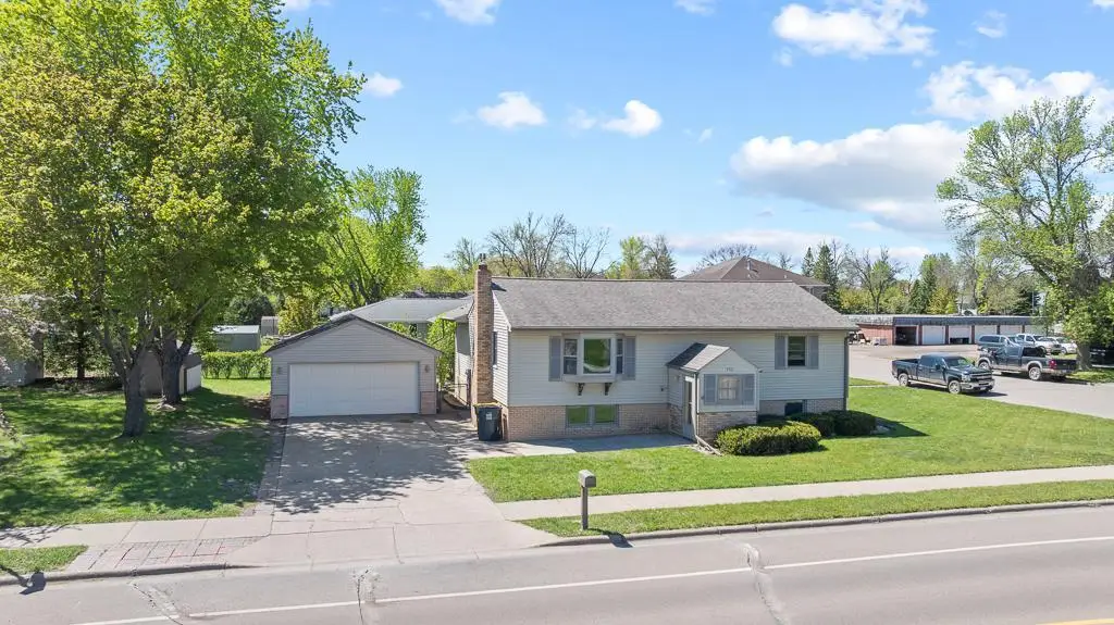 400 E Southview Drive, Marshall, MN 56258 - #1
