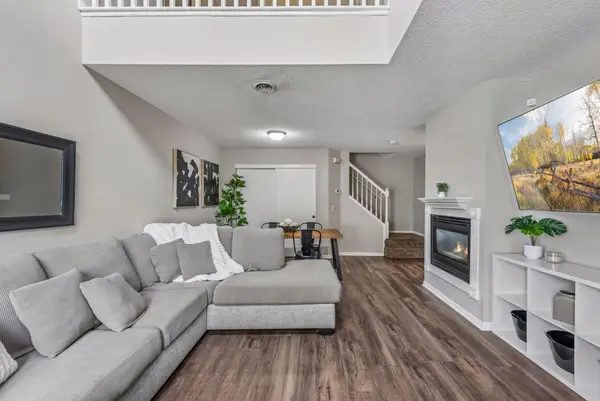 330 Leeward Trail, Woodbury, MN 55129