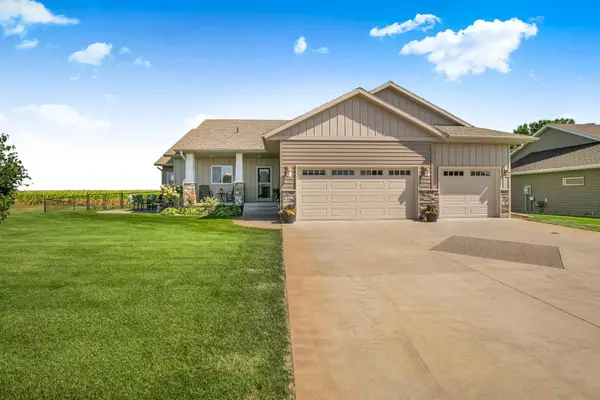 932 Waters Edge Circle, Avon, MN 56310
