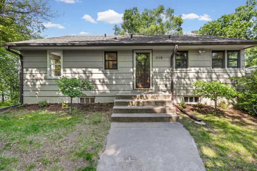 1115 W Medicine Lake Drive, Plymouth, MN 55441 - #3