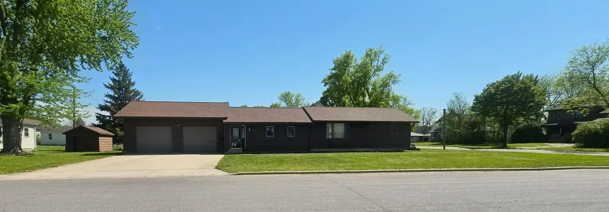 613 E Walnut Avenue, Olivia, MN 56277 - #1