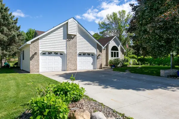 7488 Newbury Road, Woodbury, MN 55125