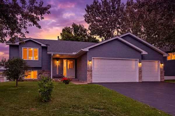1180 Joes Lake Road Se, Cambridge, MN 55008