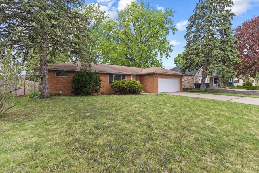 2085 Hamline Avenue N, Roseville, MN 55113 - #2
