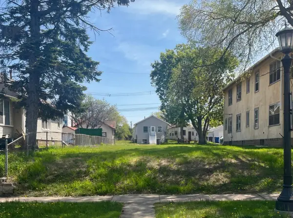 390 Fry Street, Saint Paul, MN 55104