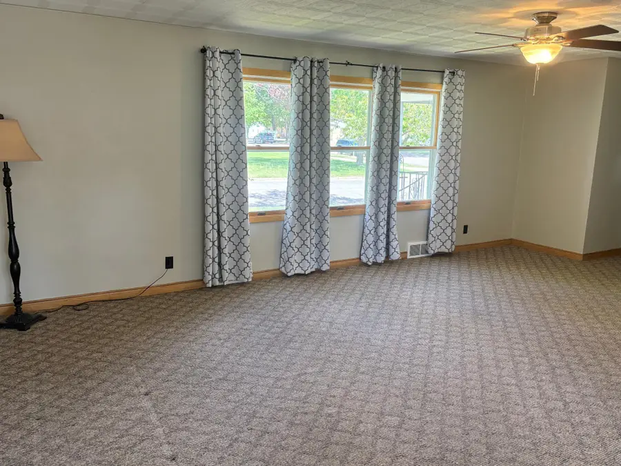 414 S Dewey Street, Fairmont, MN 56031 - #2