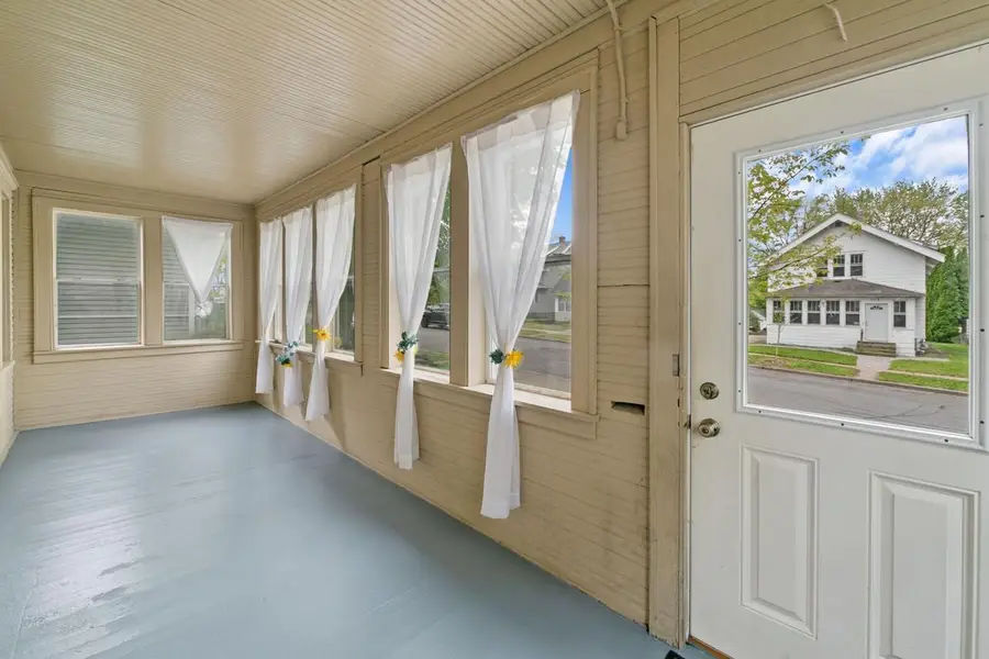 985 5th Street E, Saint Paul, MN 55106 - #3
