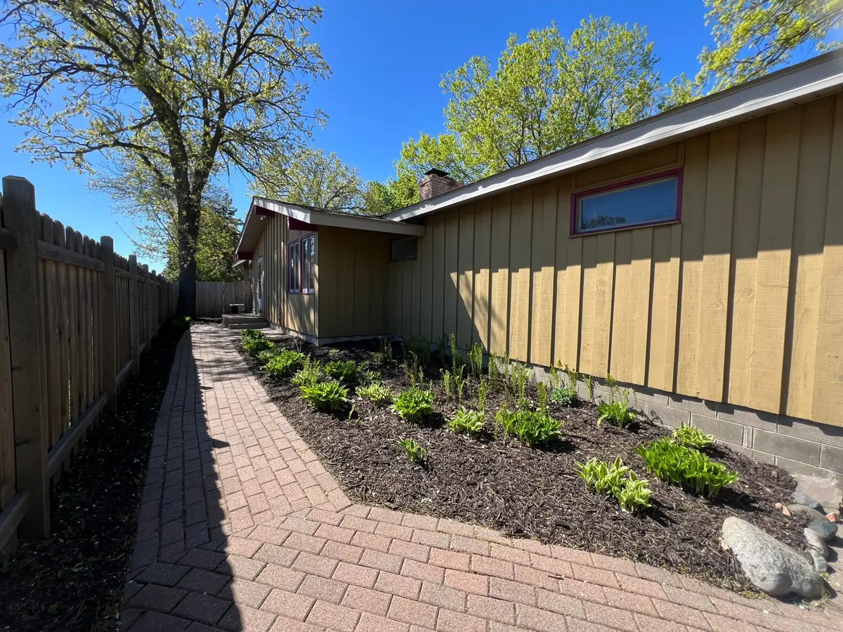 122 Craig Way Ne, Fridley, MN 55432 - #1