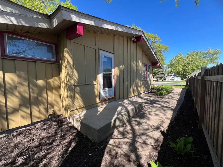 122 Craig Way Ne, Fridley, MN 55432 - #2