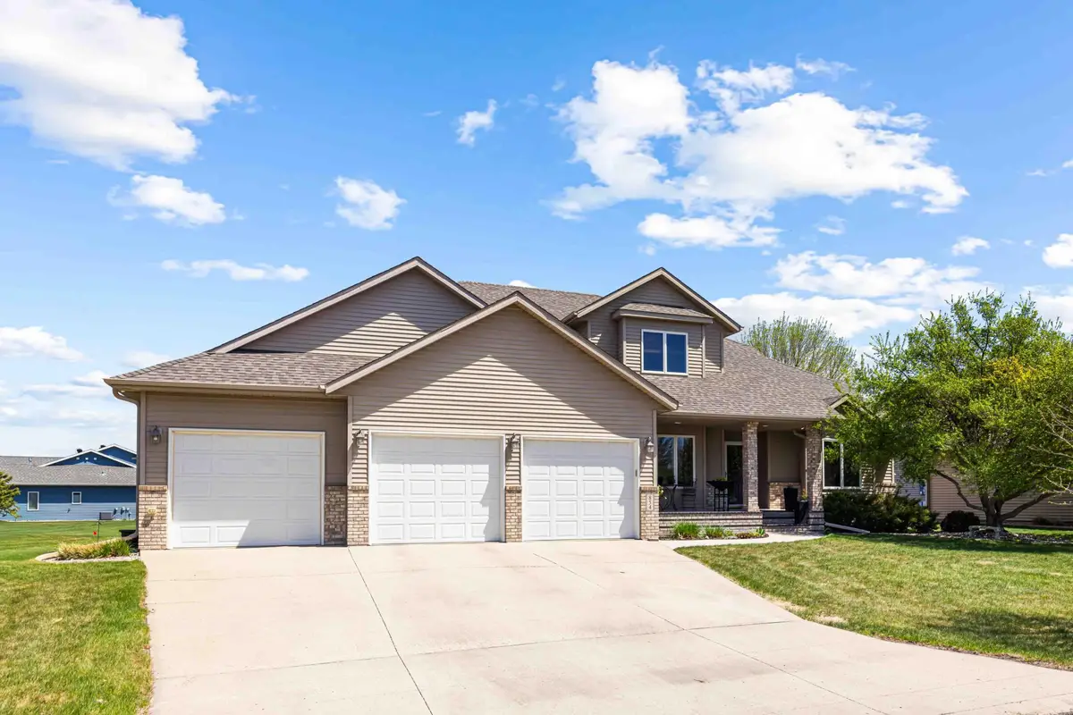 854 32nd Street S, Moorhead, MN 56560 - #1