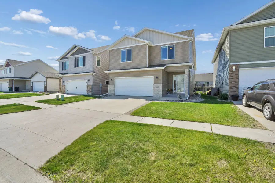 947 30th Avenue W, West Fargo, ND 58078 - #3