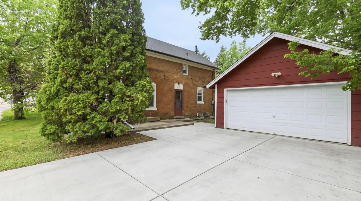 411 2nd Avenue E, Shakopee, MN 55379 - #1