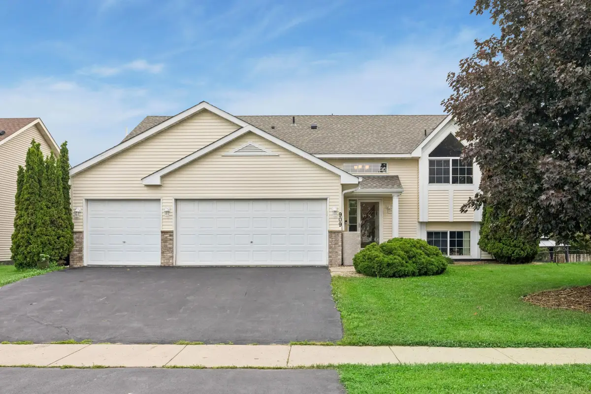 909 Basenji Curve, Shakopee, MN 55379 - #1