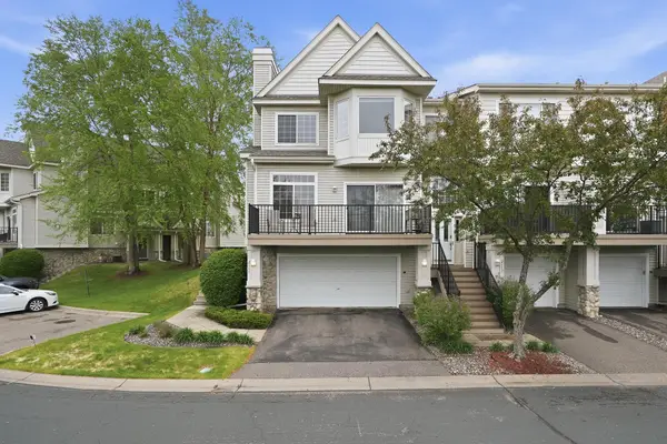 2111 Eagle Trace Lane, Woodbury, MN 55129