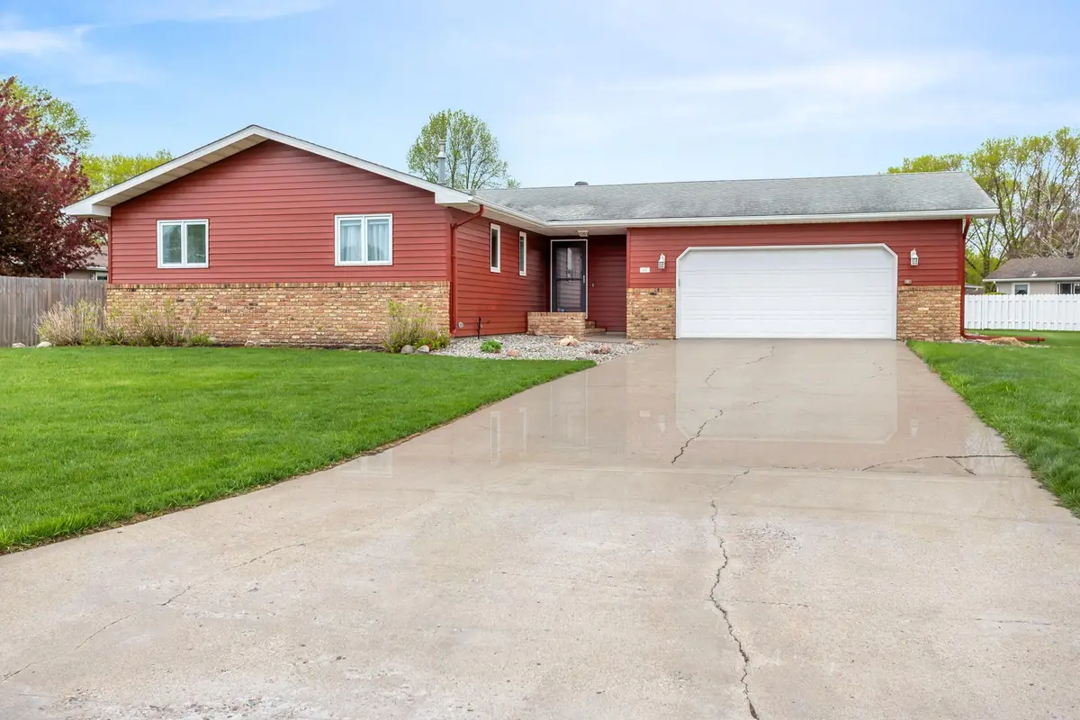 1437 E Gateway Circle S, Fargo, ND 58103 - #1