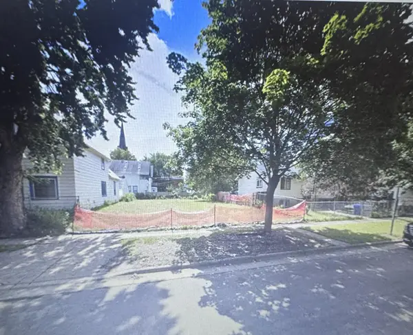 326 Charles Avenue, Saint Paul, MN 55103