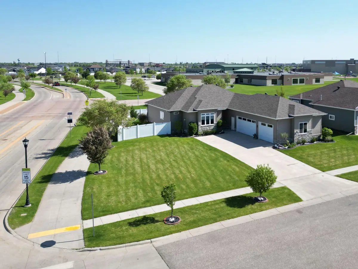 410 Freedom Terrace E, West Fargo, ND 58078 - #1