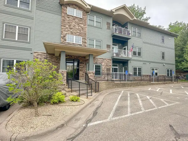 14937 60th Street N #102, Stillwater, MN 55082
