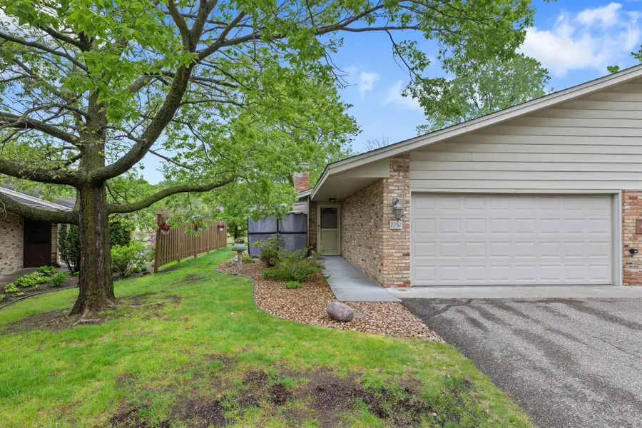 2252 Country Lane, Minnetonka, MN 55305 - #2