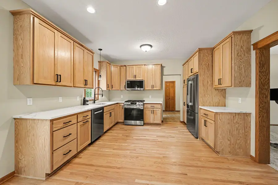 606 Doherty Avenue Se, New Prague, MN 56071 - #3