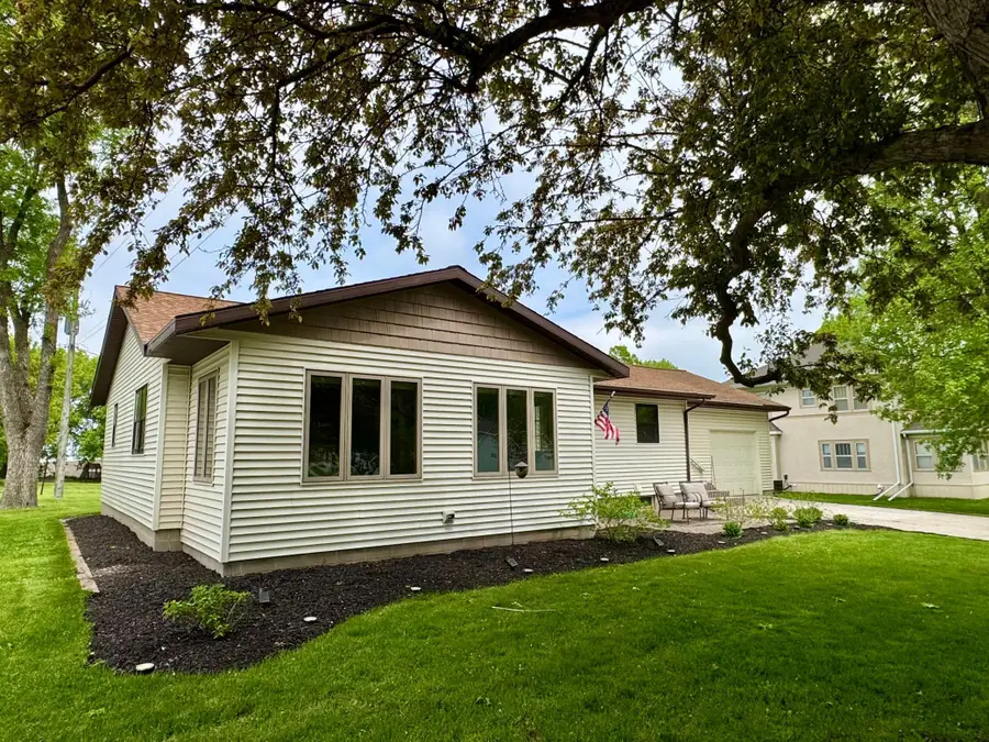 508 Fremont Avenue Nw, Renville, MN 56284 - #3
