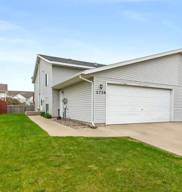 2728 33 1/2 Avenue S, Fargo, ND 58104