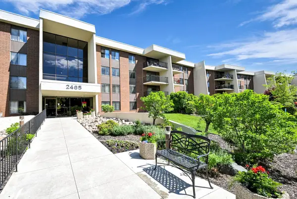 2465 Londin Lane E #106, Maplewood, MN 55119