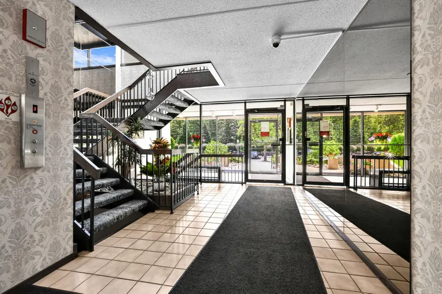 2465 Londin Lane E #106, Maplewood, MN 55119 - #3