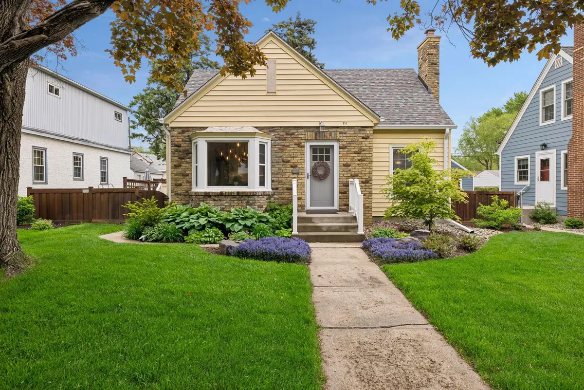 957 Hoyt Avenue W, Saint Paul, MN 55117 - #1