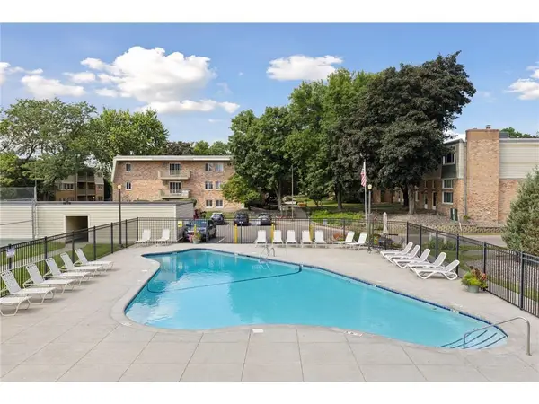 7412 W 22nd Street #104, Saint Louis Park, MN 55426