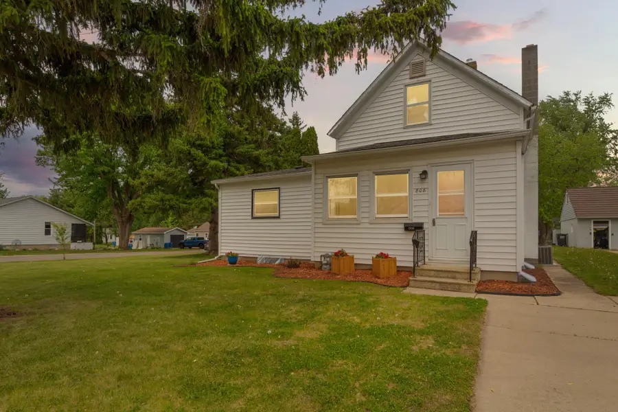 808 E Vine Street, Owatonna, MN 55060 - #3