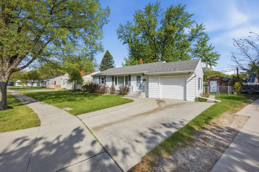 105 16th Avenue N, Fargo, ND 58102 - #2