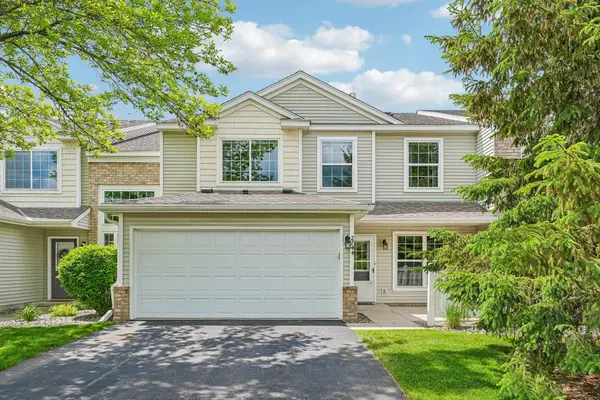 2744 Wagon Wheel Trail, Chaska, MN 55318