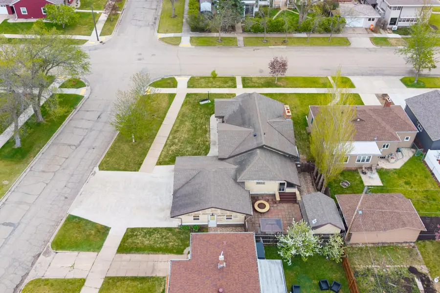 735 2nd Avenue Nw, Valley City, ND 58072 - #2