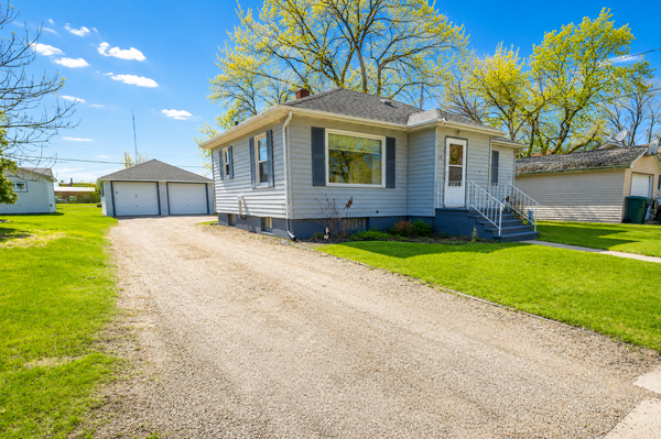 15 2nd Street Se, Hillsboro, ND 58045