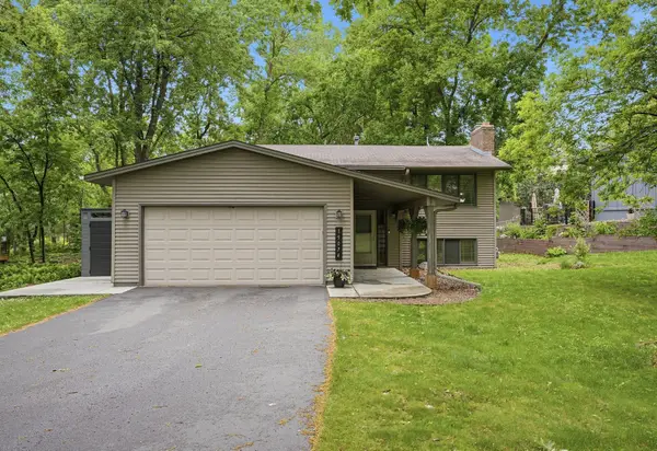 15074 Woodhill Trail, Eden Prairie, MN 55346