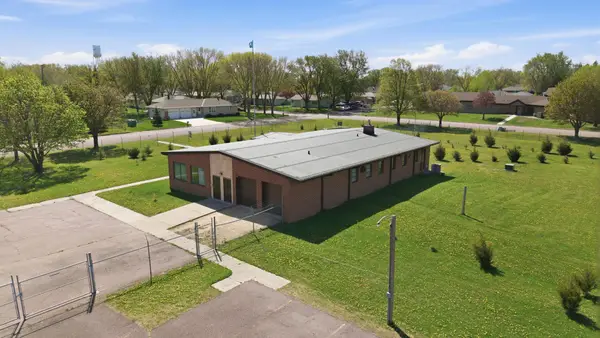 612 N Brown Street, Winthrop, MN 55396