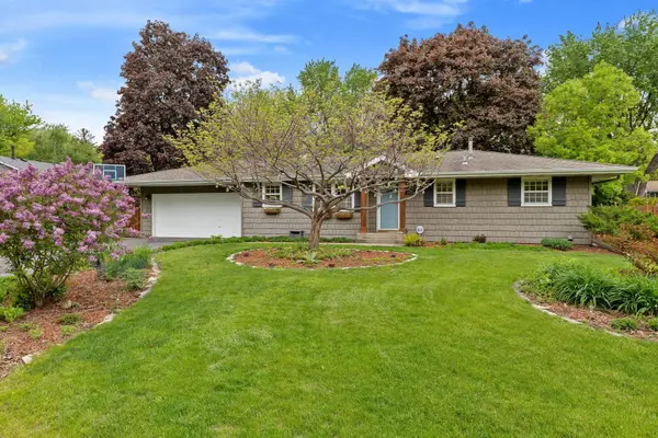 9024 47 1/2 Avenue N, New Hope, MN 55428