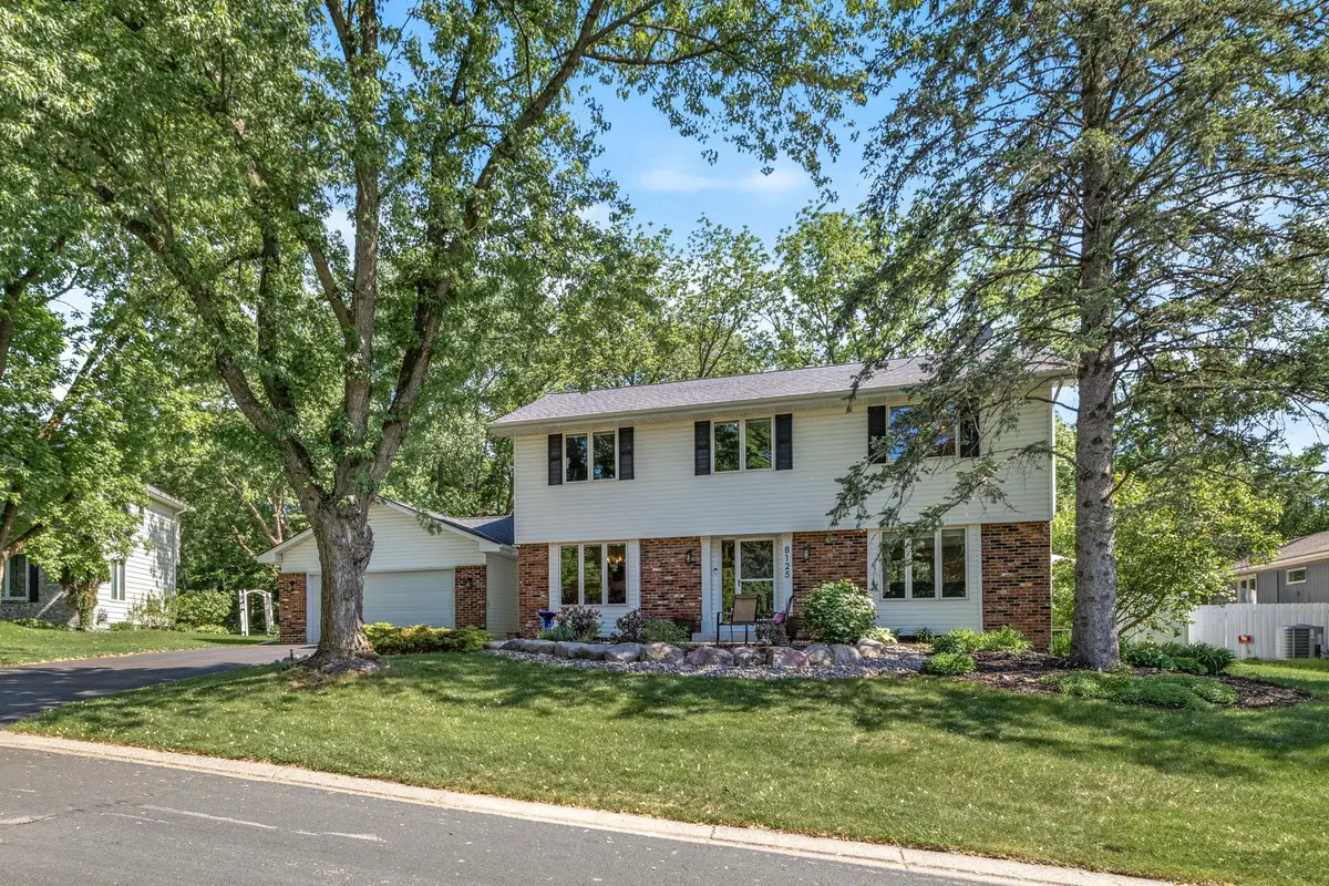 8125 Tierneys Woods Curve, Bloomington, MN 55438 - #1